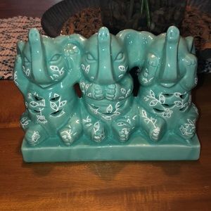 NWOT Scented elephants statue